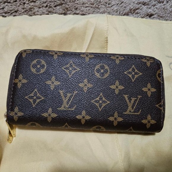 Louis Vuitton Monogram 2 Zipper Wallet